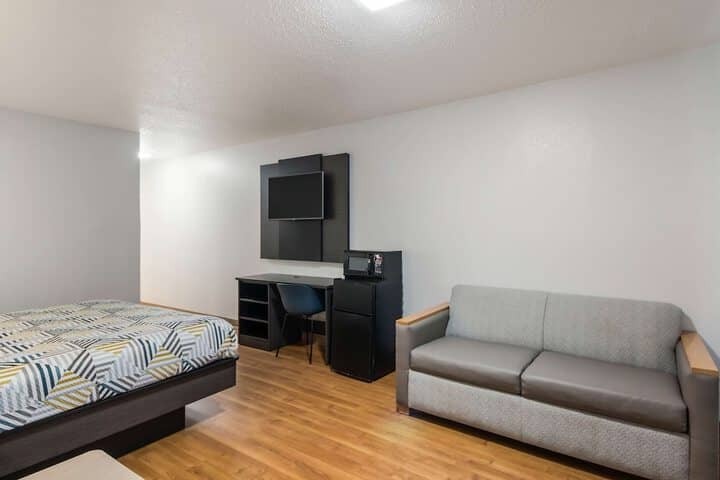 Room 8 of 38