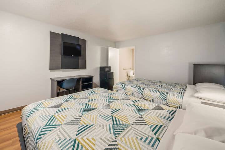 Room 17 of 38