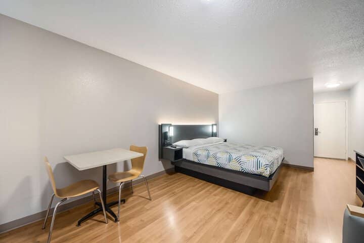 Room 7 of 38