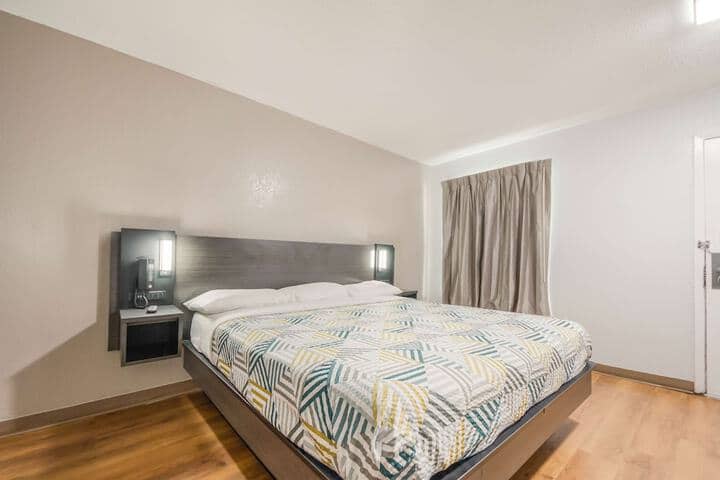 Room 6 of 38
