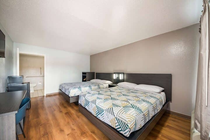 Room 9 of 38