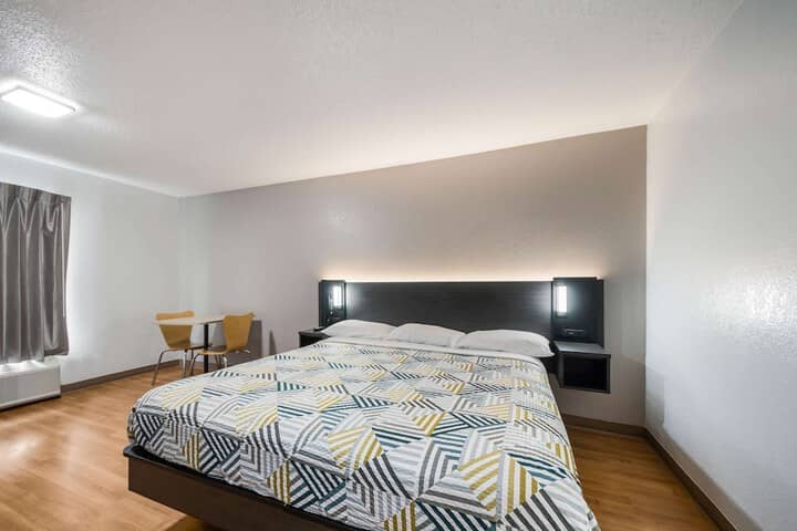 Room 10 of 38